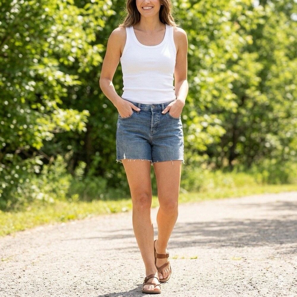 Carve Designs Women's Sz 8 Denim Shorts High Rise Button Fly Distressed Raw Hem